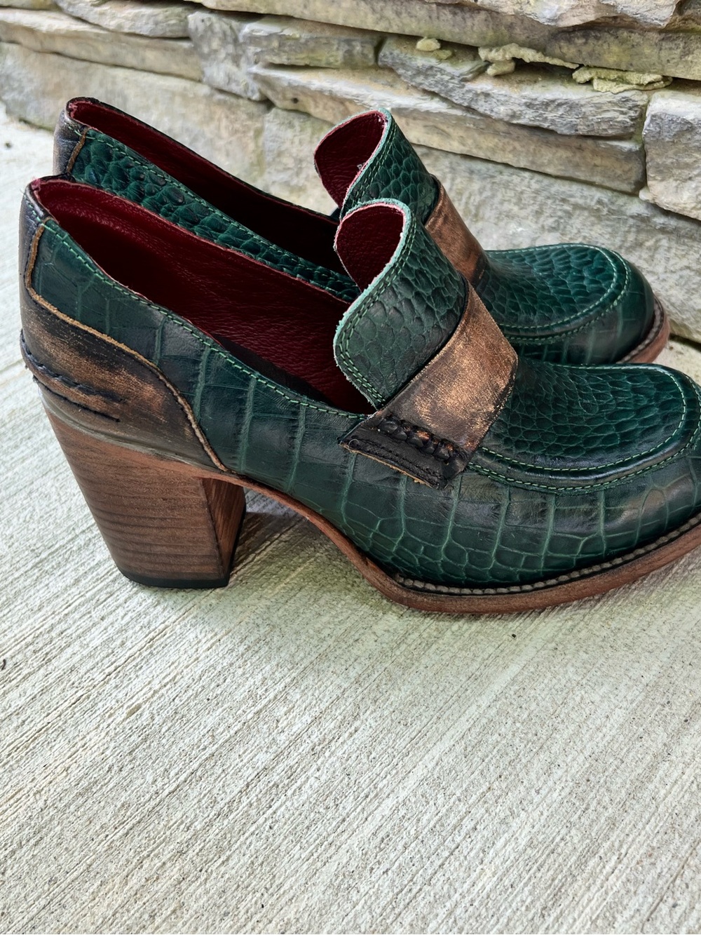 Freebird by Steven Green Croc-Textured Block Heel Loafers Shoes sz 8